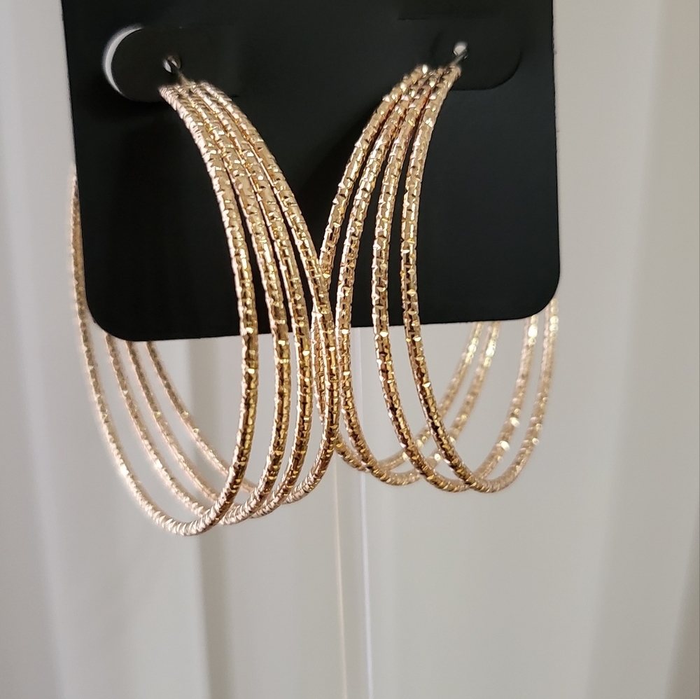 Hoop earing